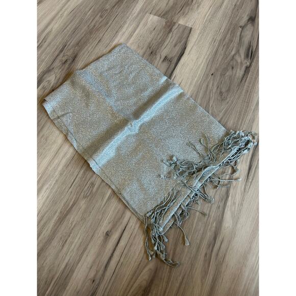 NWT Women’s Nine West One Size Silver Metallic Glitter Fashion Scarf - Picture 1 of 5